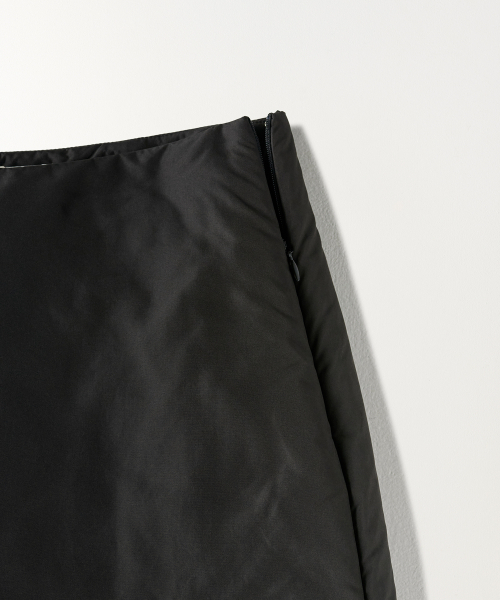 TTUDEMENT(トュードメント)の「PADDED MINI SKIRT BLACK(スカート・レディース・その他・SMALL/MEDIUM)」の5枚目の写真
