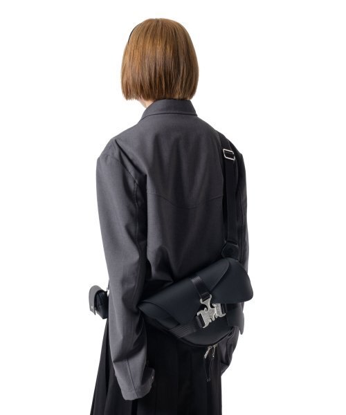 IUGAMAKARAS（イウガマカラス）の「Triple Covered Crow Buckle Bag（メッセンジャーバッグ・レディース・その他・FREE）」の7枚目の写真