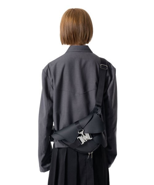 IUGAMAKARAS（イウガマカラス）の「Triple Covered Crow Buckle Bag（メッセンジャーバッグ・レディース・その他・FREE）」の8枚目の写真