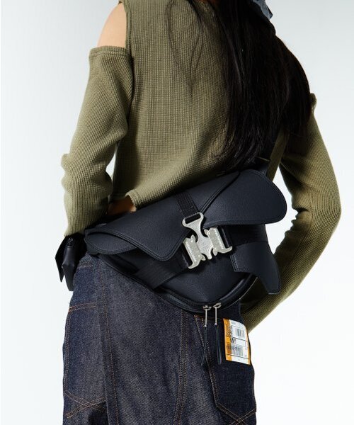 IUGAMAKARAS（イウガマカラス）の「Triple Covered Crow Buckle Bag（メッセンジャーバッグ・レディース・その他・FREE）」の9枚目の写真