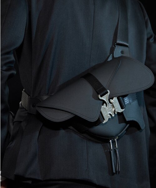 IUGAMAKARAS（イウガマカラス）の「Triple Covered Crow Buckle Bag（メッセンジャーバッグ・レディース・その他・FREE）」の10枚目の写真