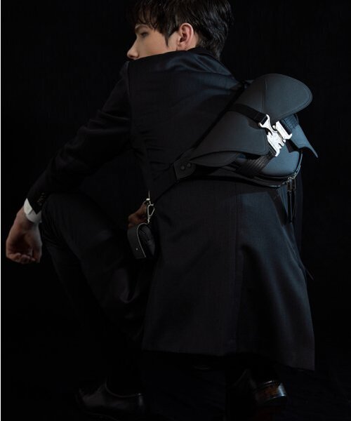 IUGAMAKARAS（イウガマカラス）の「Triple Covered Crow Buckle Bag（メッセンジャーバッグ・レディース・その他・FREE）」の11枚目の写真