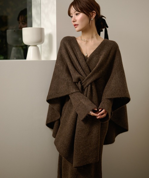 LAULEN(ローレン)の「drape poncho knit set up /ドレープポンチョニットセットアップ(セットアップ・レディース・ブラウン/グレー/ベージュ・FREE)」の1枚目の写真