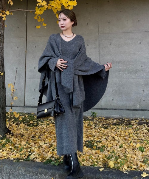 LAULEN(ローレン)の「drape poncho knit set up /ドレープポンチョニットセットアップ(セットアップ・レディース・ブラウン/グレー/ベージュ・FREE)」の2枚目の写真