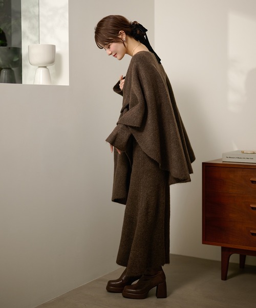 LAULEN(ローレン)の「drape poncho knit set up /ドレープポンチョニットセットアップ(セットアップ・レディース・ブラウン/グレー/ベージュ・FREE)」の4枚目の写真