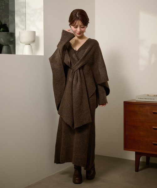 LAULEN(ローレン)の「drape poncho knit set up /ドレープポンチョニットセットアップ(セットアップ・レディース・ブラウン/グレー/ベージュ・FREE)」の5枚目の写真