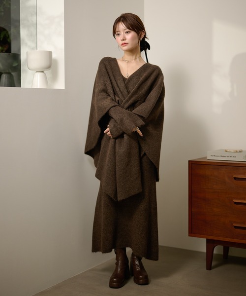 LAULEN(ローレン)の「drape poncho knit set up /ドレープポンチョニットセットアップ(セットアップ・レディース・ブラウン/グレー/ベージュ・FREE)」の9枚目の写真