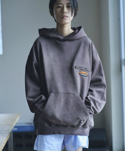 Dickies(ディッキーズ)の「【Dickies(R) x SEDAN ALL-PURPOSE(R)】Faded Washed Hoodie(パーカー・メンズ・ダークブラウン/チャコールグレー・SMALL/MEDIUM/LARGE/X-LARGE)」の9枚目の写真