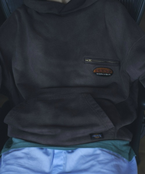 Dickies(ディッキーズ)の「【Dickies(R) x SEDAN ALL-PURPOSE(R)】Faded Washed Hoodie(パーカー・メンズ・ダークブラウン/チャコールグレー・SMALL/MEDIUM/LARGE/X-LARGE)」の13枚目の写真