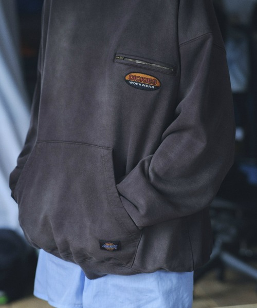 Dickies(ディッキーズ)の「【Dickies(R) x SEDAN ALL-PURPOSE(R)】Faded Washed Hoodie(パーカー・メンズ・ダークブラウン/チャコールグレー・SMALL/MEDIUM/LARGE/X-LARGE)」の6枚目の写真