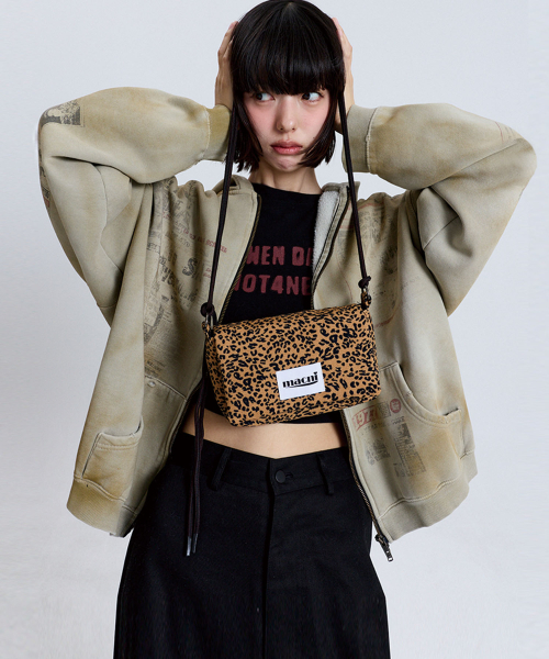 MACNI(マクニ)の「LEOPARD STRING CROSS BAG BROWN(メッセンジャーバッグ・レディース・その他・FREE)」の1枚目の写真