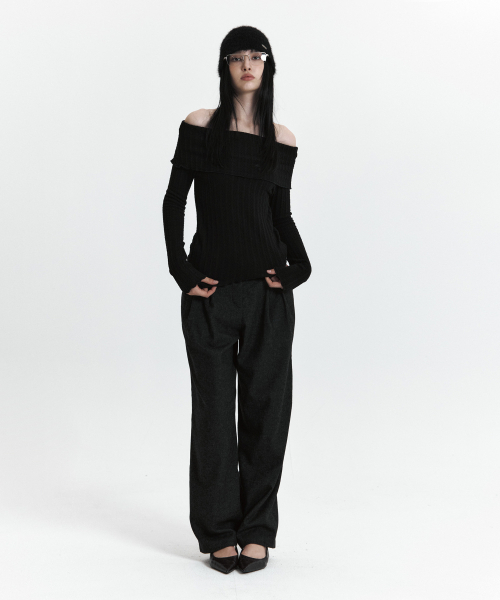 CURETTY(キュリティ)の「C ASYMMETRIC OFF-SHOULDER KNIT TOP_BLACK(ニット/セーター・レディース・ブラック・SMALL)」の2枚目の写真