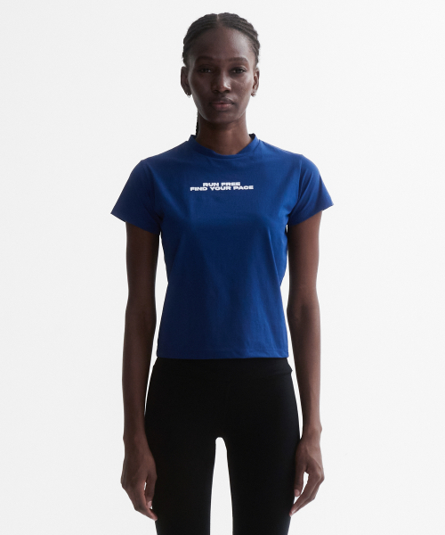 MENASOO(ミナス)の「VENODE Runfree Crop Tshirts_Blue (Crop Fit)(Tシャツ/カットソー・レディース・ブルー・1/2)」の2枚目の写真