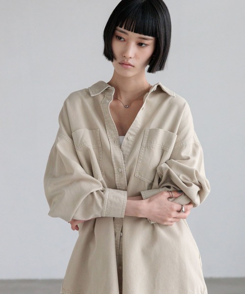 LOWRYS FARM(ローリーズファーム)の「アソートデニムBIGシャツ 606472(シャツ/ブラウス・レディース・ブルー/ピンク/ベージュ/ネイビー/ベージュ系その他2/ピンク系その他2・FREE)」の3枚目の写真