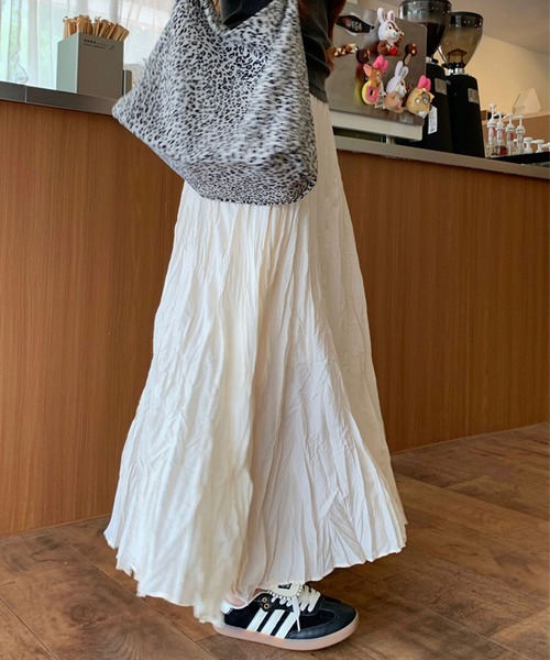 GLAMOROUS JANE(グラマラスジェーン)の「シワ加工ウエストゴムロングスカート(スカート・レディース・ブラック/イエロー/ピンク/ホワイト/ブルー・FREE)」の12枚目の写真
