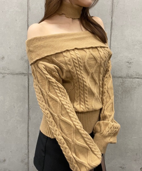 ROGER AND RAW(ロジャーアンドロウ)の「チョーカー付きオフショルケーブルニット(ニット/セーター・レディース・ベージュ/ネイビー/ホワイト/グレー・FREE)」の10枚目の写真