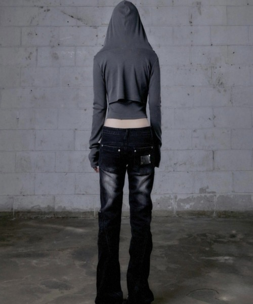 MUCENT（ムセント）の「【日本未発売/WEB限定】MUCENT(ムセント)/クロップド丈 メタルロゴ フード レイヤード ボレロ/OPEL METAL LOGO HOOD BOLERO（カーディガン/ボレロ・レディース・チャコールグレー・FREE）」の8枚目の写真