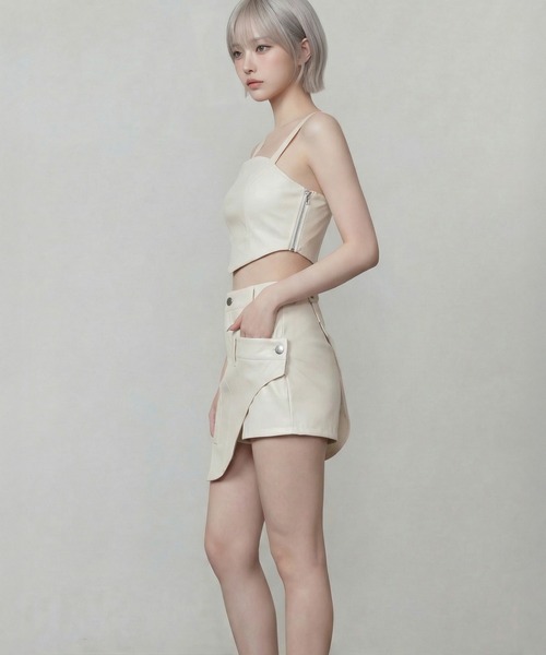 DURAS（デュラス）の「ビスチェ+2WAYフェイクレザーショートパンツ（その他パンツ・レディース・ホワイト/ブラック・M-L/S-M）」の19枚目の写真