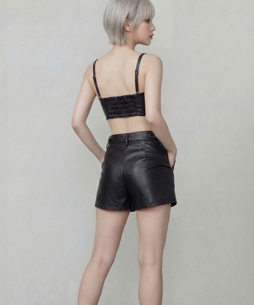 DURAS（デュラス）の「ビスチェ+2WAYフェイクレザーショートパンツ（その他パンツ・レディース・ホワイト/ブラック・M-L/S-M）」の4枚目の写真