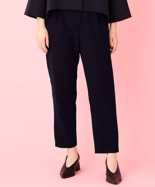 Ranerrh(ラネリ)の「【NAVY】フォーマルテーパードパンツ【結婚式・入卒式・お受験】【オケージョン】(スーツパンツ・レディース・ネイビー・38)」の1枚目の写真
