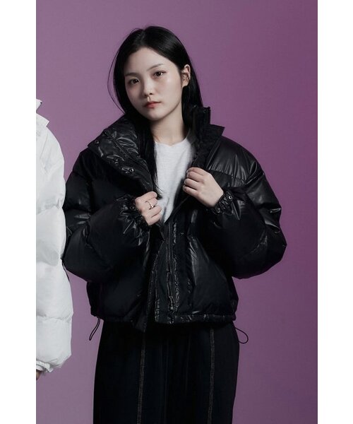 APOSTROPHE COMMA(アポストロフィコンマ)の「バットムラベルポイントグロッシーショートパディング(ブラック)(ダウンジャケット/コート・レディース・その他・S/M/L/XL)」の1枚目の写真