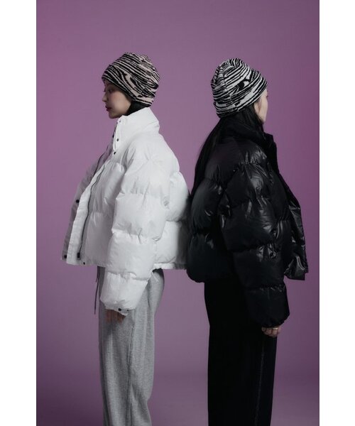 APOSTROPHE COMMA(アポストロフィコンマ)の「バットムラベルポイントグロッシーショートパディング(ブラック)(ダウンジャケット/コート・レディース・その他・S/M/L/XL)」の8枚目の写真