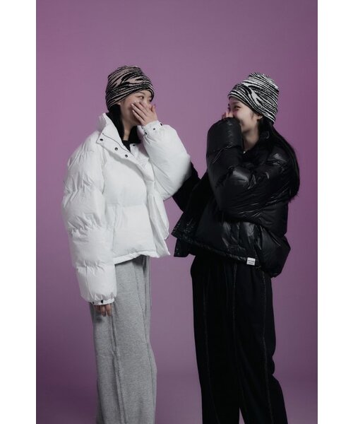 APOSTROPHE COMMA(アポストロフィコンマ)の「バットムラベルポイントグロッシーショートパディング(ブラック)(ダウンジャケット/コート・レディース・その他・S/M/L/XL)」の10枚目の写真