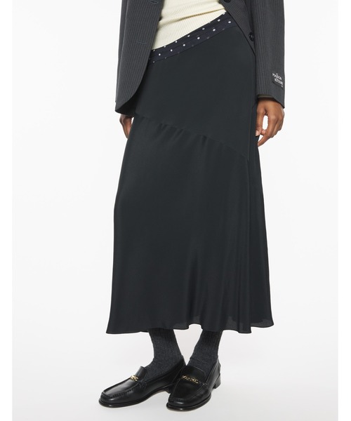 Maison Kitsune(メゾンキツネ)の「LONG SLIP SKIRT(スカート・レディース・ブラック・34/38/36)」の5枚目の写真