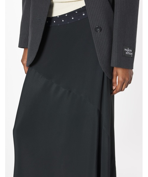 Maison Kitsune(メゾンキツネ)の「LONG SLIP SKIRT(スカート・レディース・ブラック・34/38/36)」の6枚目の写真