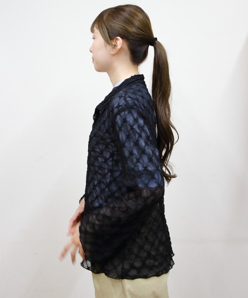 MEYAME(メヤメ)の「MEYAME/メヤメ レーススキッパーブラウス LACE SKIPPER BLOUSE(シャツ/ブラウス・レディース・ネイビー/ブラック・FREE)」の4枚目の写真
