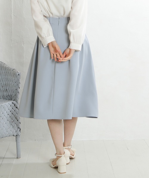 ASTORIA ODIER(アストリアオディール)の「ウエストベルトタックフレアスカート(サイズ調整可能)(スカート・レディース・ホワイト/ネイビー/グレイッシュブルー・SMALL/MEDIUM)」の6枚目の写真