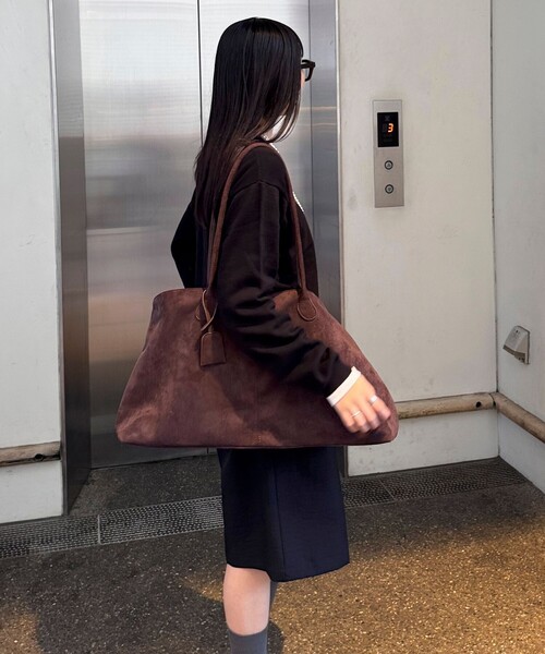fredy emue（フレディエミュ）の「フェイクスエードワイドトートバッグ（トートバッグ・レディース・ブラウン/ブラック・FREE）」の17枚目の写真
