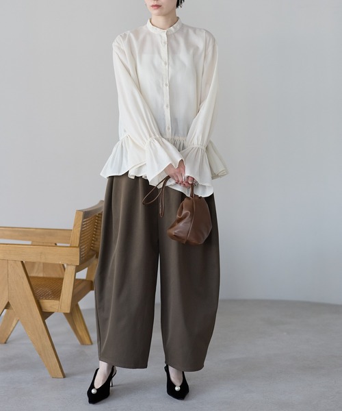 r.（アールドット）の「裾フリルブラウス（シャツ/ブラウス・レディース・ホワイト/ブルー/キナリ/ブラック・FREE）」の11枚目の写真