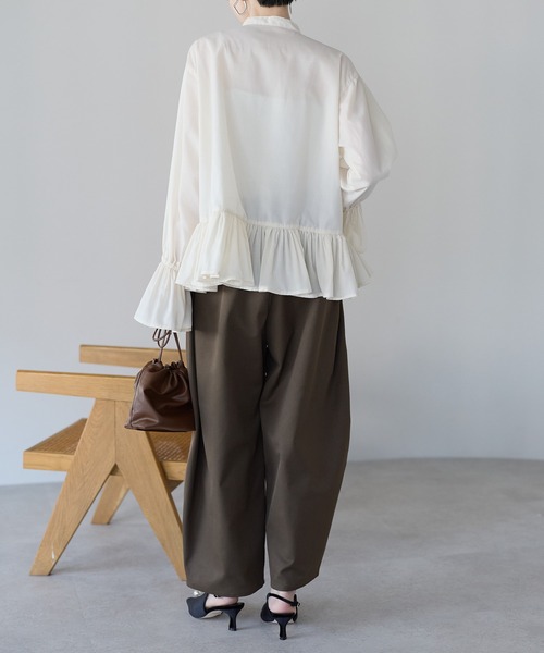 r.（アールドット）の「裾フリルブラウス（シャツ/ブラウス・レディース・ホワイト/ブルー/キナリ/ブラック・FREE）」の16枚目の写真