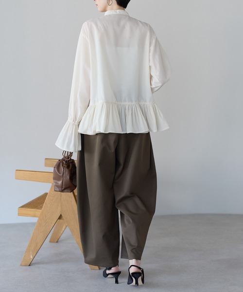 r.（アールドット）の「裾フリルブラウス（シャツ/ブラウス・レディース・ホワイト/ブルー/キナリ/ブラック・FREE）」の17枚目の写真