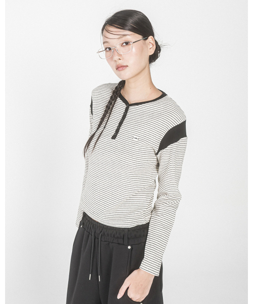 HAVISM(ヘビズム)の「STRIPE SHOULDER BLOCK HENRY L/S TEE(IVORY)(Tシャツ/カットソー・レディース・その他・ONE SIZE)」の2枚目の写真