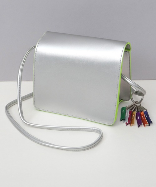 cheek(BAG)(チーク)の「ネオンライン レザー調 ミニショルダーバッグ(ショルダーバッグ・レディース・ブラック/シルバー・FREE)」の2枚目の写真