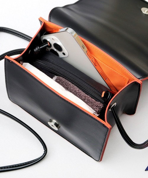 cheek(BAG)(チーク)の「ネオンライン レザー調 ミニショルダーバッグ(ショルダーバッグ・レディース・ブラック/シルバー・FREE)」の9枚目の写真