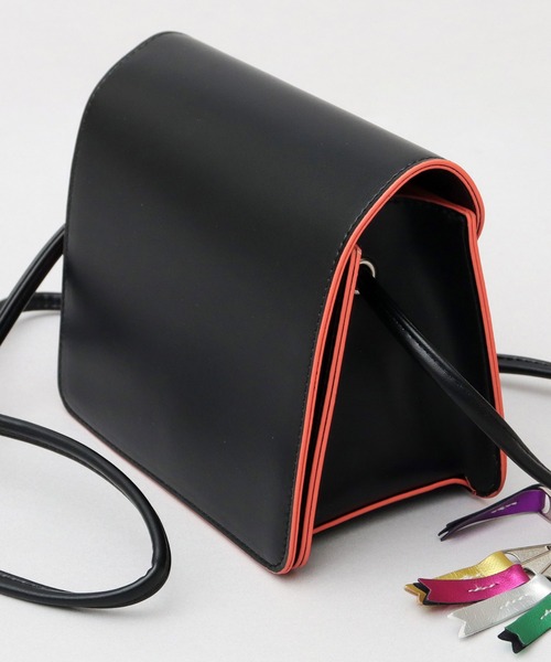 cheek(BAG)(チーク)の「ネオンライン レザー調 ミニショルダーバッグ(ショルダーバッグ・レディース・ブラック/シルバー・FREE)」の5枚目の写真