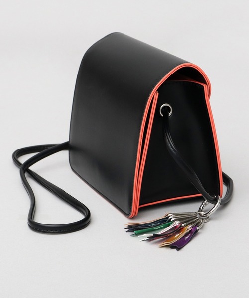 cheek(BAG)(チーク)の「ネオンライン レザー調 ミニショルダーバッグ(ショルダーバッグ・レディース・ブラック/シルバー・FREE)」の18枚目の写真
