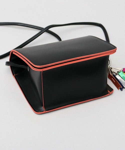 cheek(BAG)(チーク)の「ネオンライン レザー調 ミニショルダーバッグ(ショルダーバッグ・レディース・ブラック/シルバー・FREE)」の20枚目の写真