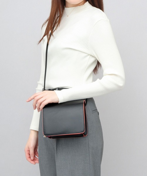 cheek(BAG)(チーク)の「ネオンライン レザー調 ミニショルダーバッグ(ショルダーバッグ・レディース・ブラック/シルバー・FREE)」の15枚目の写真
