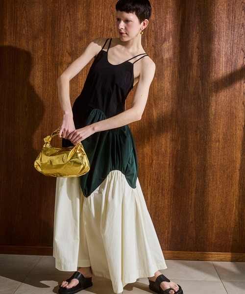 OMMO（オーエムエムオー）の「SWELL GATHER CAMI OP（ワンピース・レディース・レッド/マルチ・38/36）」の4枚目の写真