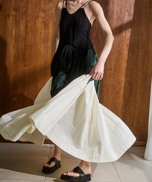 OMMO（オーエムエムオー）の「SWELL GATHER CAMI OP（ワンピース・レディース・レッド/マルチ・38/36）」の5枚目の写真