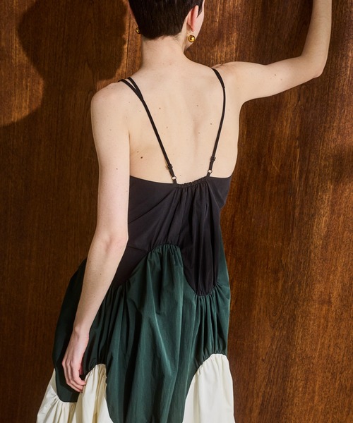 OMMO（オーエムエムオー）の「SWELL GATHER CAMI OP（ワンピース・レディース・レッド/マルチ・38/36）」の12枚目の写真