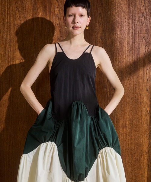 OMMO（オーエムエムオー）の「SWELL GATHER CAMI OP（ワンピース・レディース・レッド/マルチ・38/36）」の8枚目の写真