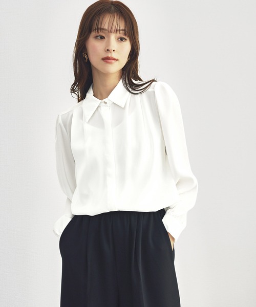 LOWO（ロワ）の「フロントタックパフスリーブシャツ ブラウス 長袖 オフィス ビジネス フォーマル セレモニー スーツインナー 白 卒業式 卒園式 入学式 入園式 七五三 ママ 母親（シャツ/ブラウス・レディース・ホワイト/ブラック/グレイッシュベージュ・FREE）」の9枚目の写真