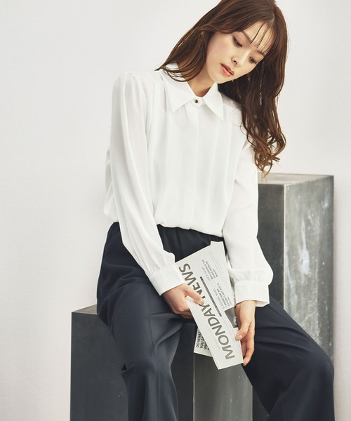 LOWO（ロワ）の「フロントタックパフスリーブシャツ ブラウス 長袖 オフィス ビジネス フォーマル セレモニー スーツインナー 白 卒業式 卒園式 入学式 入園式 七五三 ママ 母親（シャツ/ブラウス・レディース・ホワイト/ブラック/グレイッシュベージュ・FREE）」の10枚目の写真