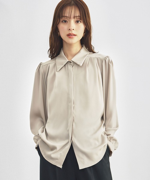 LOWO（ロワ）の「フロントタックパフスリーブシャツ ブラウス 長袖 オフィス ビジネス フォーマル セレモニー スーツインナー 白 卒業式 卒園式 入学式 入園式 七五三 ママ 母親（シャツ/ブラウス・レディース・ホワイト/ブラック/グレイッシュベージュ・FREE）」の14枚目の写真