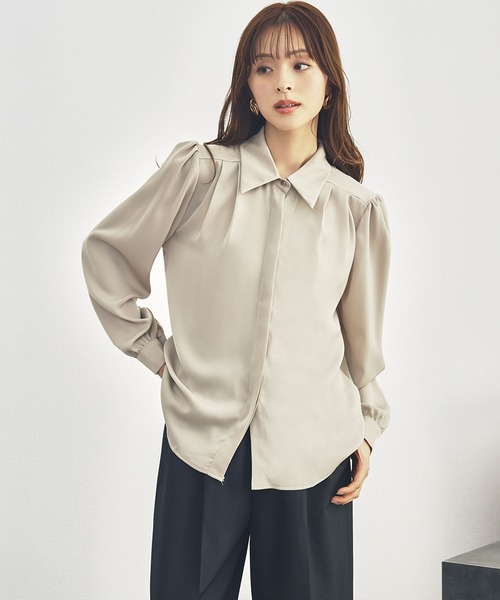LOWO（ロワ）の「フロントタックパフスリーブシャツ ブラウス 長袖 オフィス ビジネス フォーマル セレモニー スーツインナー 白 卒業式 卒園式 入学式 入園式 七五三 ママ 母親（シャツ/ブラウス・レディース・ホワイト/ブラック/グレイッシュベージュ・FREE）」の15枚目の写真
